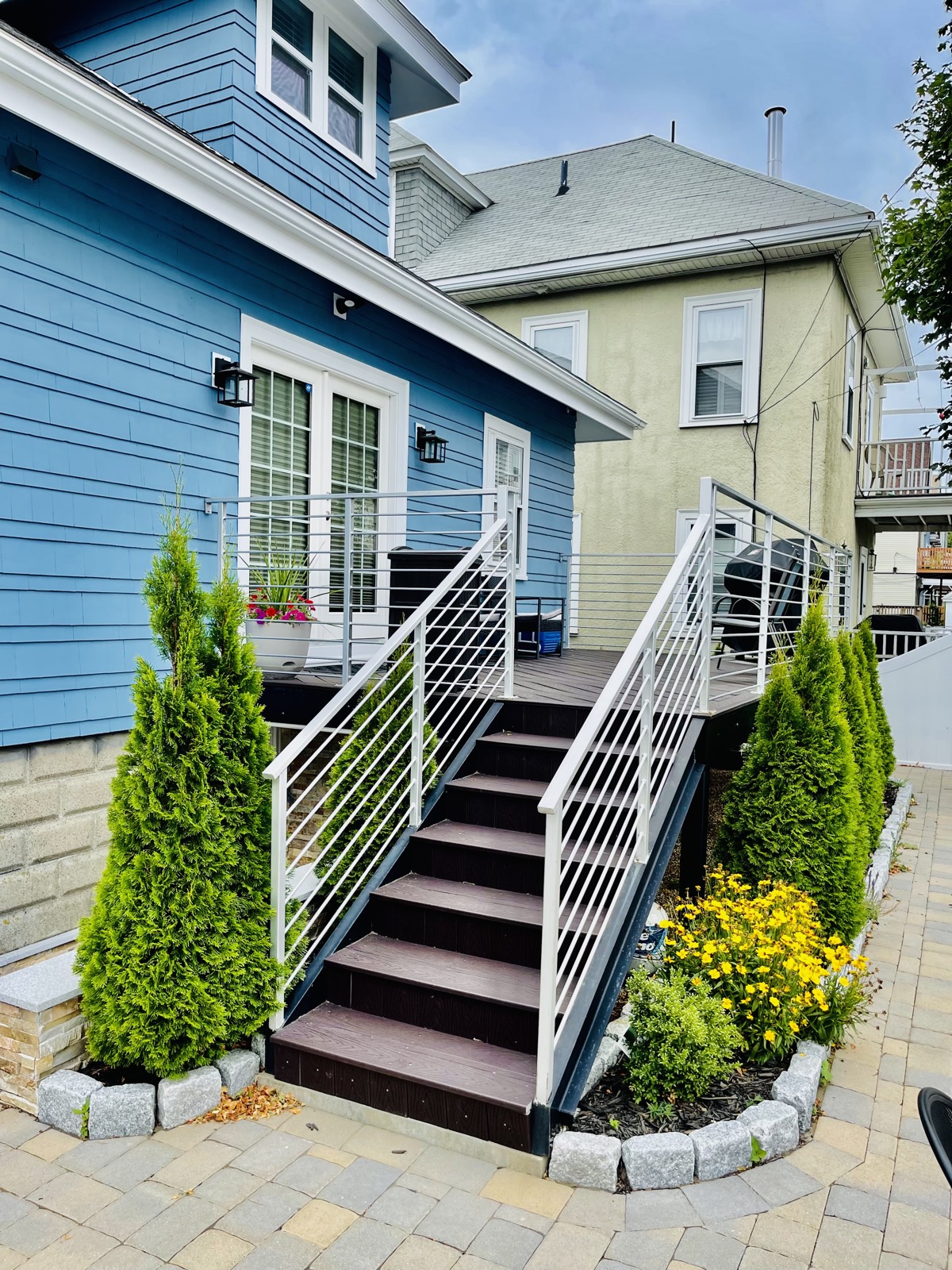 Exterior cable railing on deck