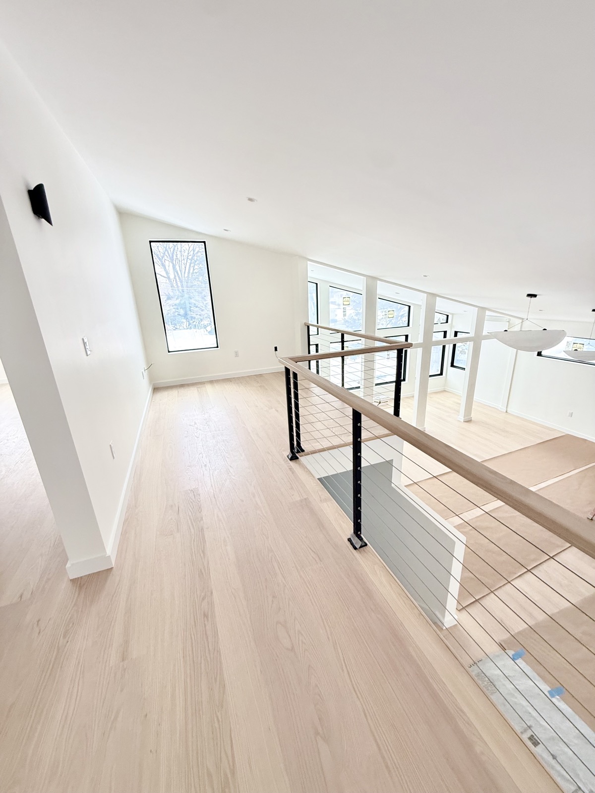 Cable railing loft in modern home